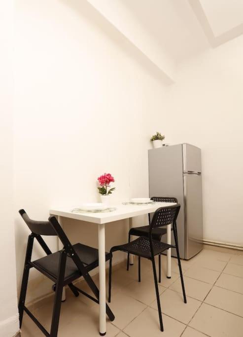 1 Bdrm Apartment In City Center Bukurešť Exteriér fotografie